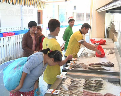 ?？诎鍢蚝ｕr超市進(jìn)駐騎樓小吃街，打造“鮮選即烹”一站式美食體驗(yàn)